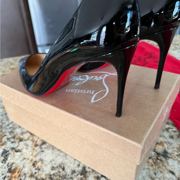 CHRISTIAN LOUBOUTIN
Pigalle patent leather heels
42 EU
Very good condition - Picture 2 of 10